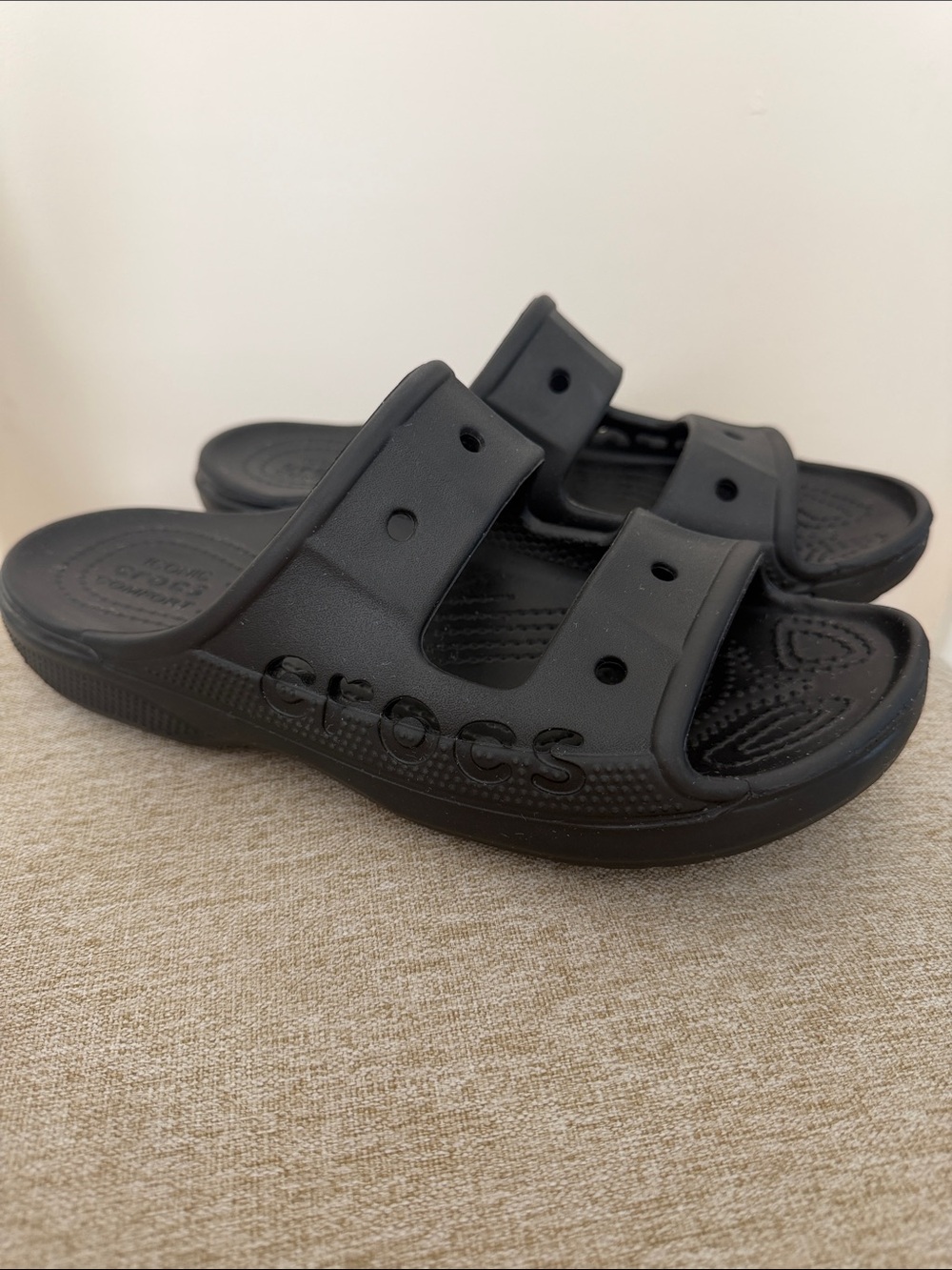 CROCS Black Dual-Strap Baya Slide Sandals Men’s 6/ Women’s 8.